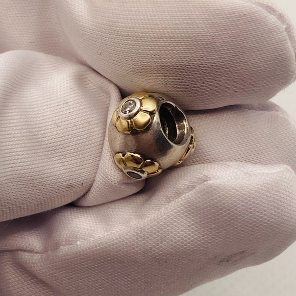 EUC Pandora Q790207CZ Sterling Silver & 14k Gold Raised Flower w/ Clear CZ Charm - Picture 6 of 11